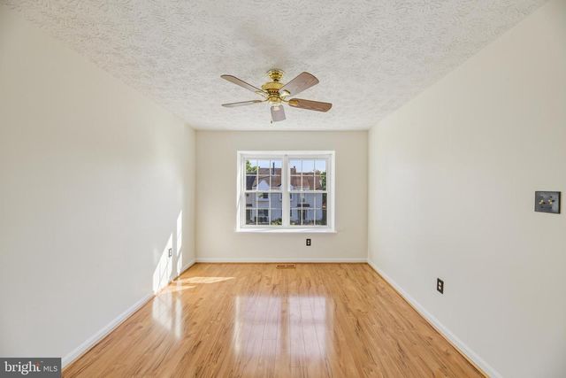 6101-B HOSKINS HOLLOW CIR, Centreville, VA 20121