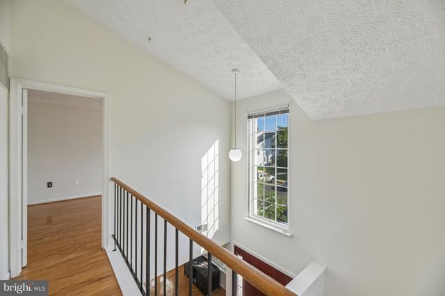 6101-B HOSKINS HOLLOW CIR, Centreville, VA 20121