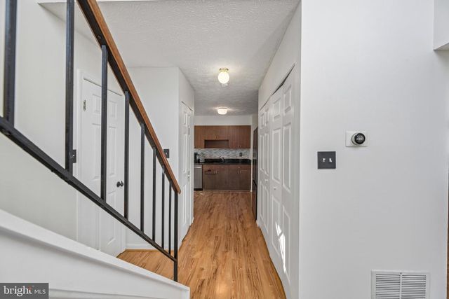 6101-B HOSKINS HOLLOW CIR, Centreville, VA 20121