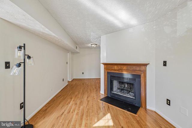 6101-B HOSKINS HOLLOW CIR, Centreville, VA 20121
