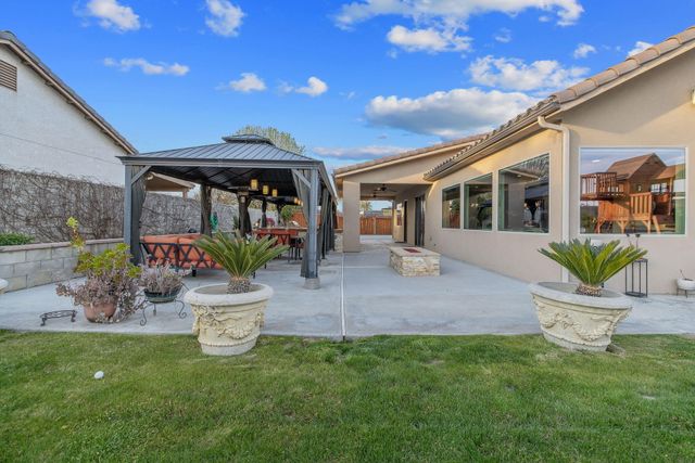 2433 Diamante Drive, Tulare, CA 93274