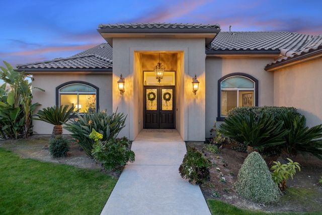 2433 Diamante Drive, Tulare, CA 93274