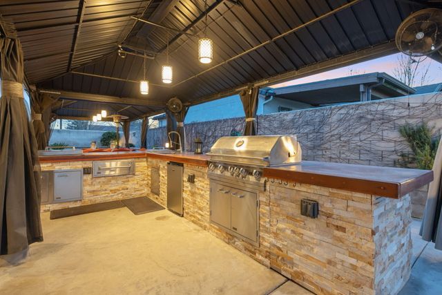 2433 Diamante Drive, Tulare, CA 93274