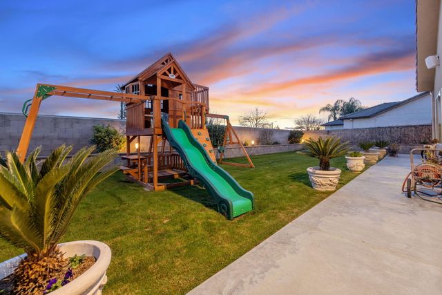 2433 Diamante Drive, Tulare, CA 93274