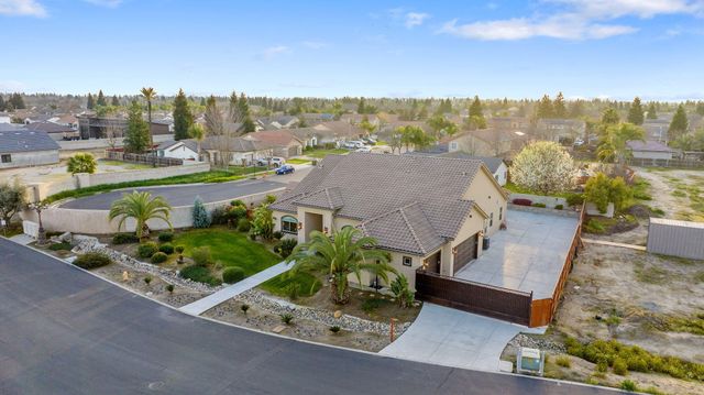 2433 Diamante Drive, Tulare, CA 93274