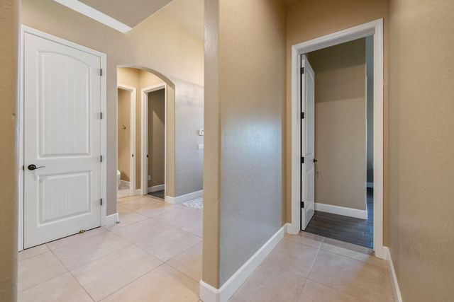 2433 Diamante Drive, Tulare, CA 93274