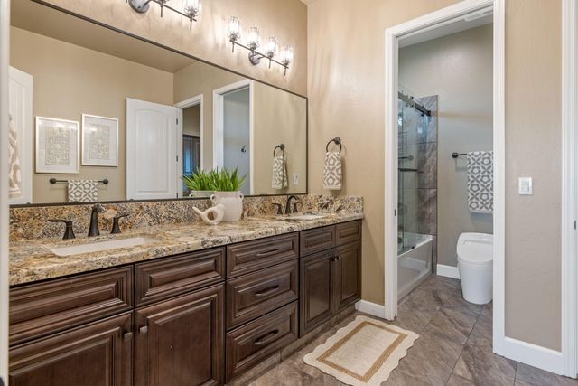 2433 Diamante Drive, Tulare, CA 93274