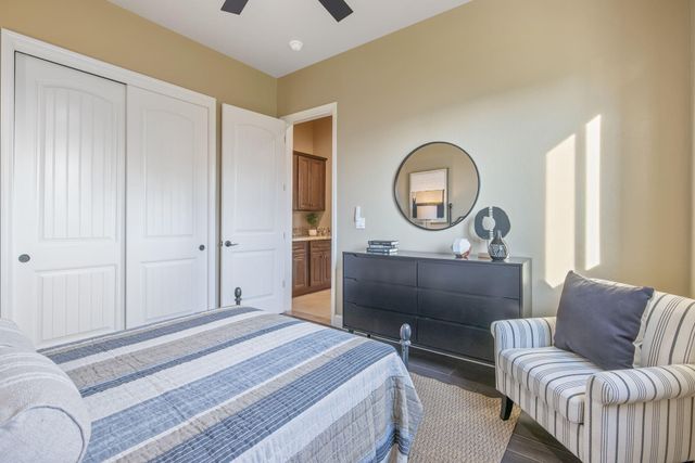 2433 Diamante Drive, Tulare, CA 93274