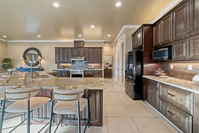 2433 Diamante Drive, Tulare, CA 93274