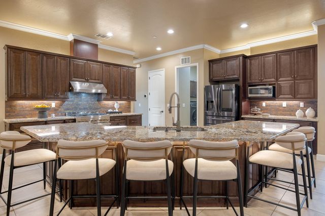 2433 Diamante Drive, Tulare, CA 93274