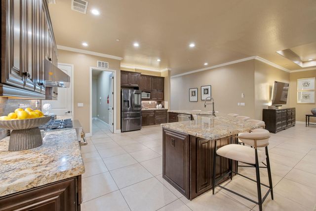 2433 Diamante Drive, Tulare, CA 93274