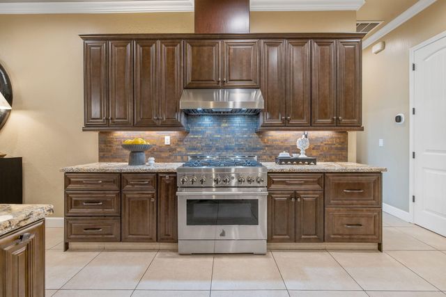 2433 Diamante Drive, Tulare, CA 93274