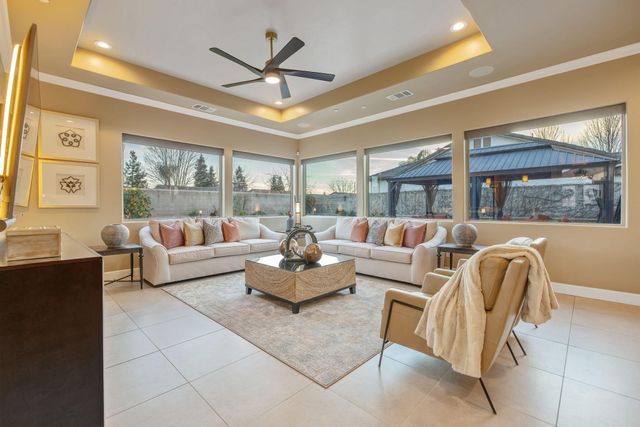 2433 Diamante Drive, Tulare, CA 93274