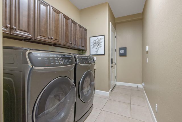 2433 Diamante Drive, Tulare, CA 93274