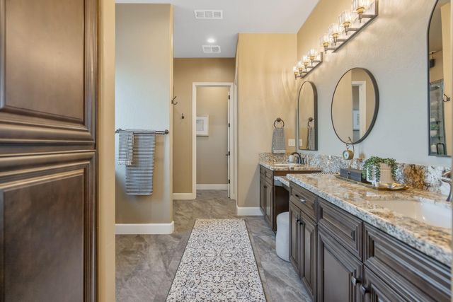 2433 Diamante Drive, Tulare, CA 93274