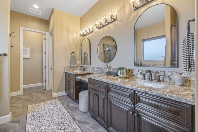 2433 Diamante Drive, Tulare, CA 93274