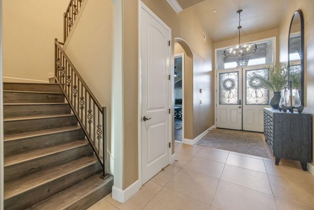 2433 Diamante Drive, Tulare, CA 93274