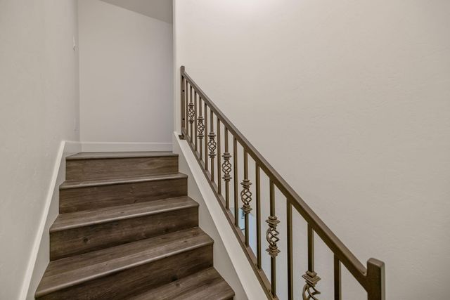 2433 Diamante Drive, Tulare, CA 93274