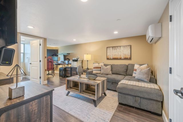 2433 Diamante Drive, Tulare, CA 93274