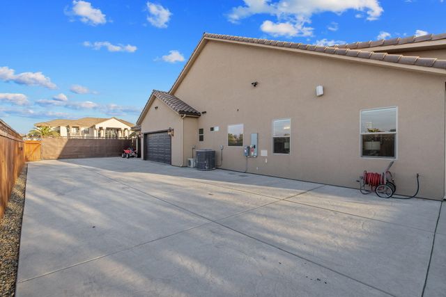 2433 Diamante Drive, Tulare, CA 93274