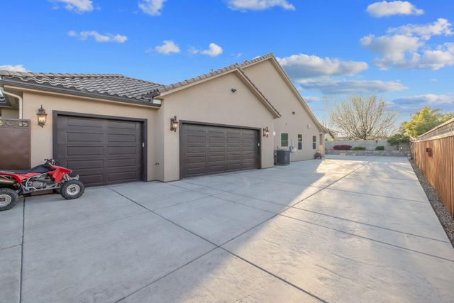2433 Diamante Drive, Tulare, CA 93274