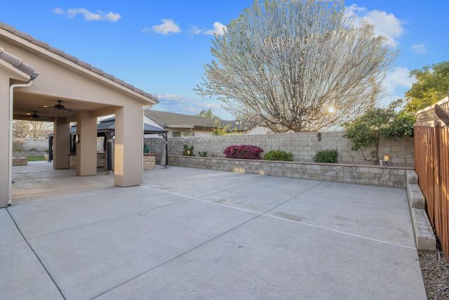 2433 Diamante Drive, Tulare, CA 93274