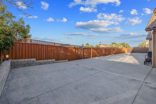 2433 Diamante Drive, Tulare, CA 93274