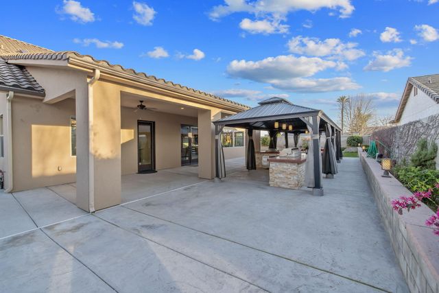 2433 Diamante Drive, Tulare, CA 93274