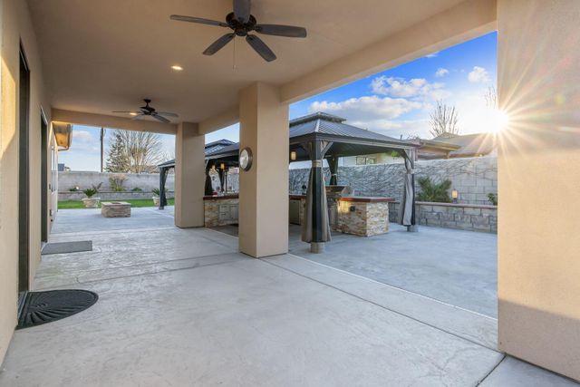 2433 Diamante Drive, Tulare, CA 93274
