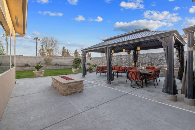 2433 Diamante Drive, Tulare, CA 93274