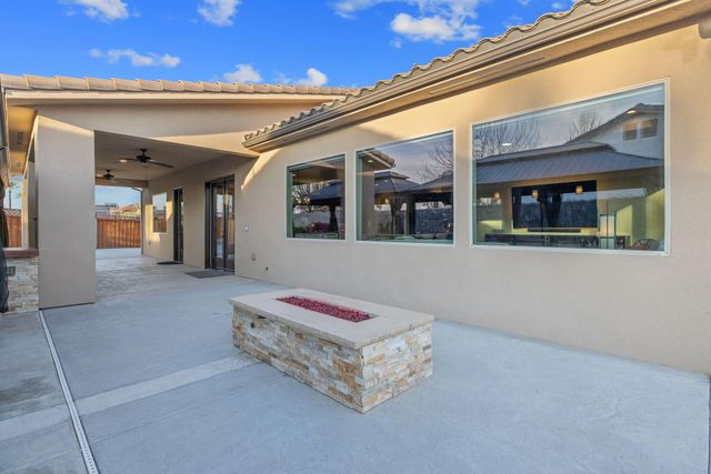 2433 Diamante Drive, Tulare, CA 93274