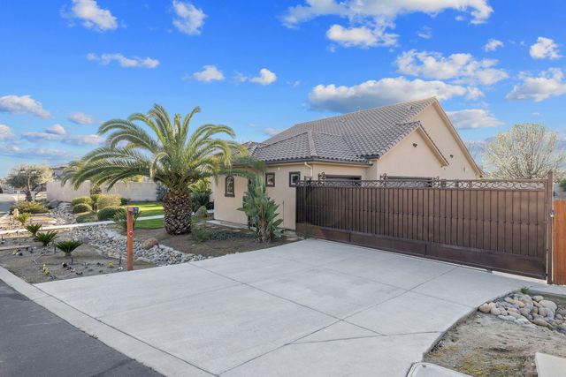 2433 Diamante Drive, Tulare, CA 93274