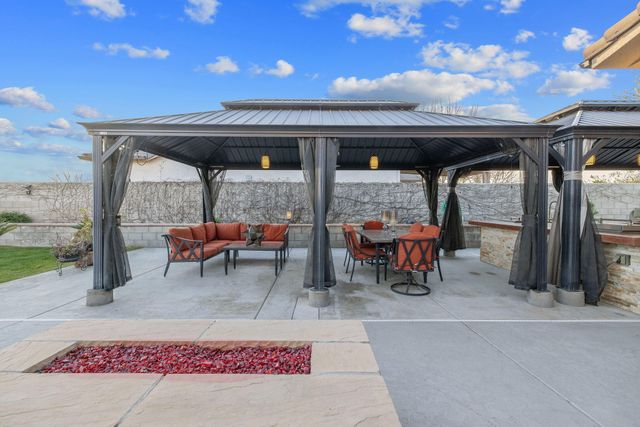 2433 Diamante Drive, Tulare, CA 93274