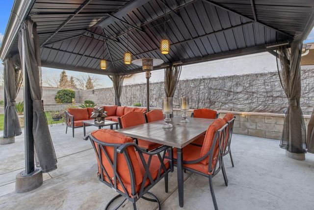 2433 Diamante Drive, Tulare, CA 93274