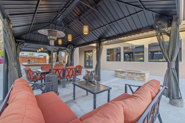 2433 Diamante Drive, Tulare, CA 93274