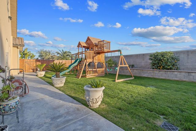 2433 Diamante Drive, Tulare, CA 93274