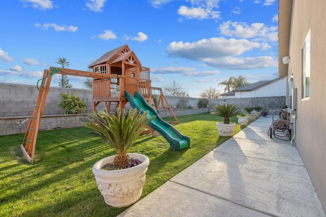 2433 Diamante Drive, Tulare, CA 93274