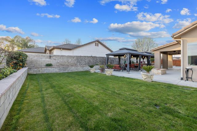 2433 Diamante Drive, Tulare, CA 93274