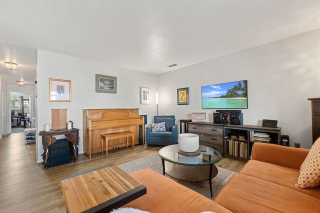 809 Country Club Drive SE APT 1A, Rio Rancho, NM 87124