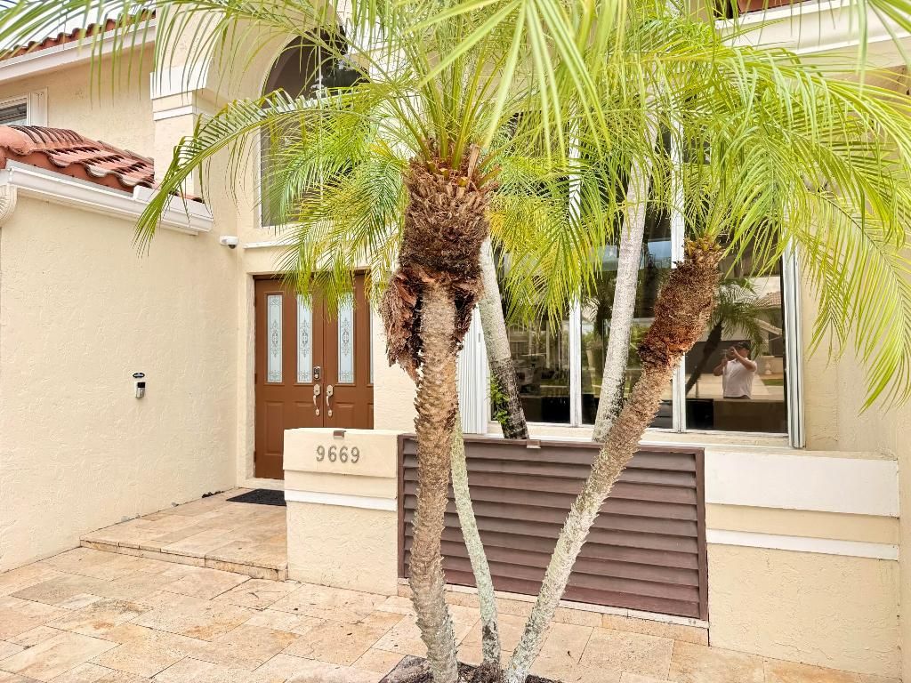 9669 Carousel Circle N, Boca Raton, FL 33434