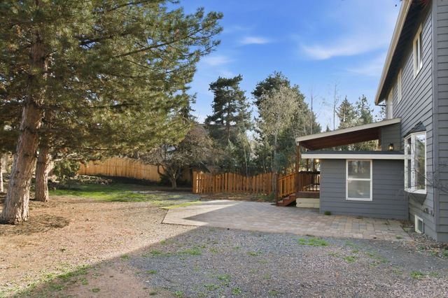 1420 NE Sharkey Terrace, Bend, OR 97701