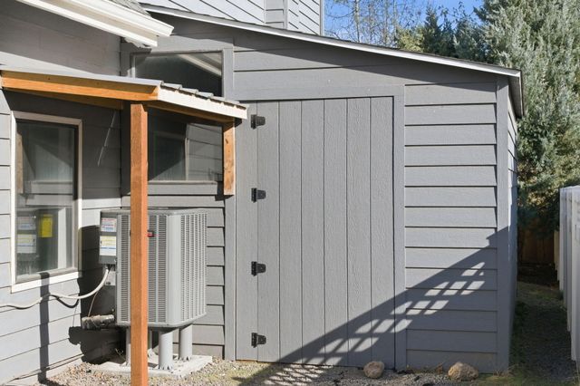 1420 NE Sharkey Terrace, Bend, OR 97701