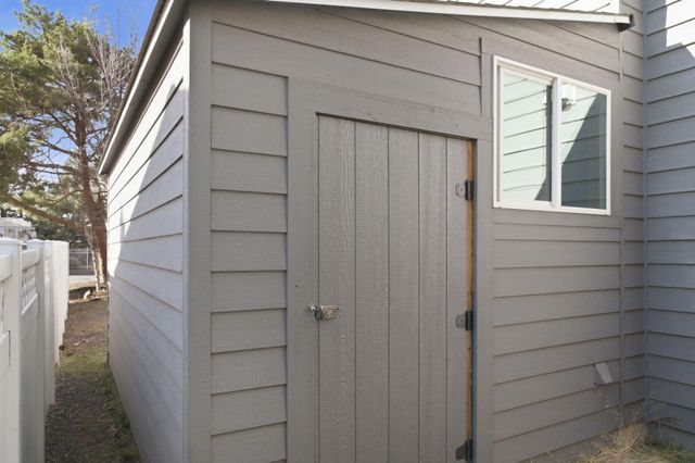 1420 NE Sharkey Terrace, Bend, OR 97701