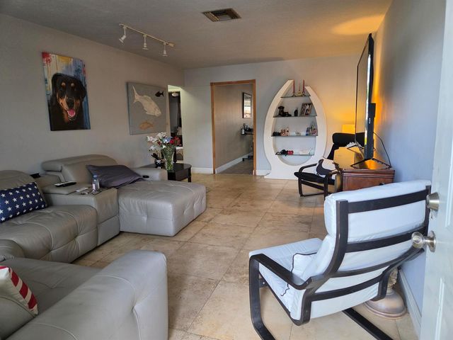 608-612 NE 21st Court, Wilton Manors, FL 33305