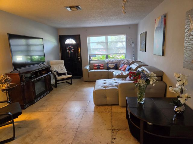 608-612 NE 21st Court, Wilton Manors, FL 33305