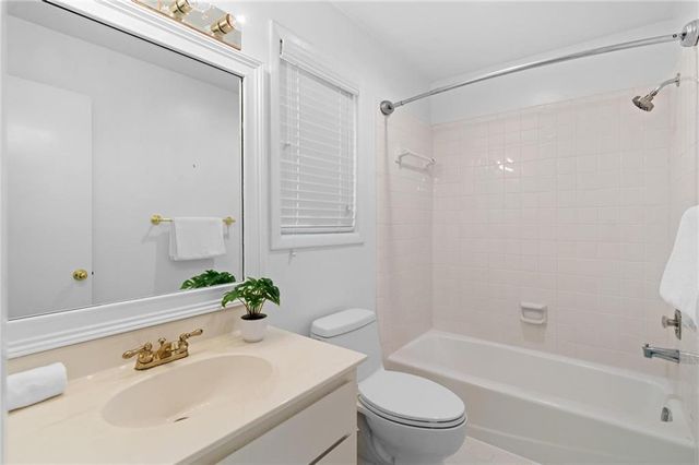 990 Ivy Falls Drive, Atlanta, GA 30328