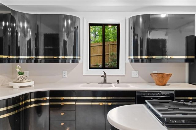 990 Ivy Falls Drive, Atlanta, GA 30328