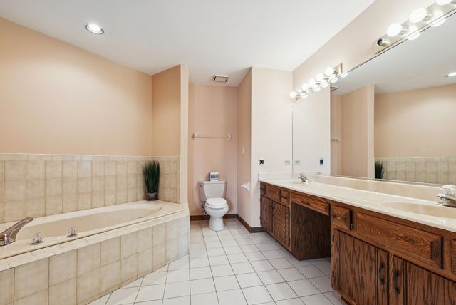 1429 Woodhollow Drive, Flossmoor, IL 60422