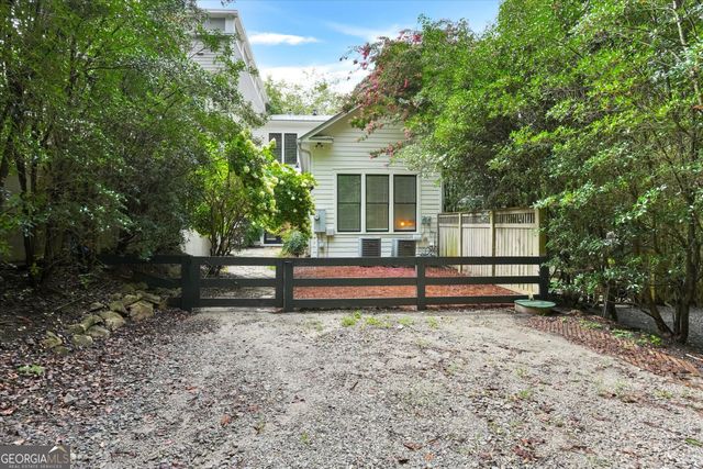 10671 Serenbe Lane, Chattahoochee Hills, GA 30268