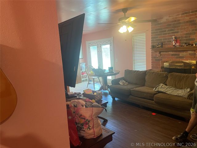 300 E Vicksburg Street, Broken Arrow, OK 74011
